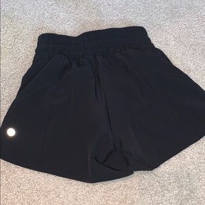 Lululemon tracker short V *4”